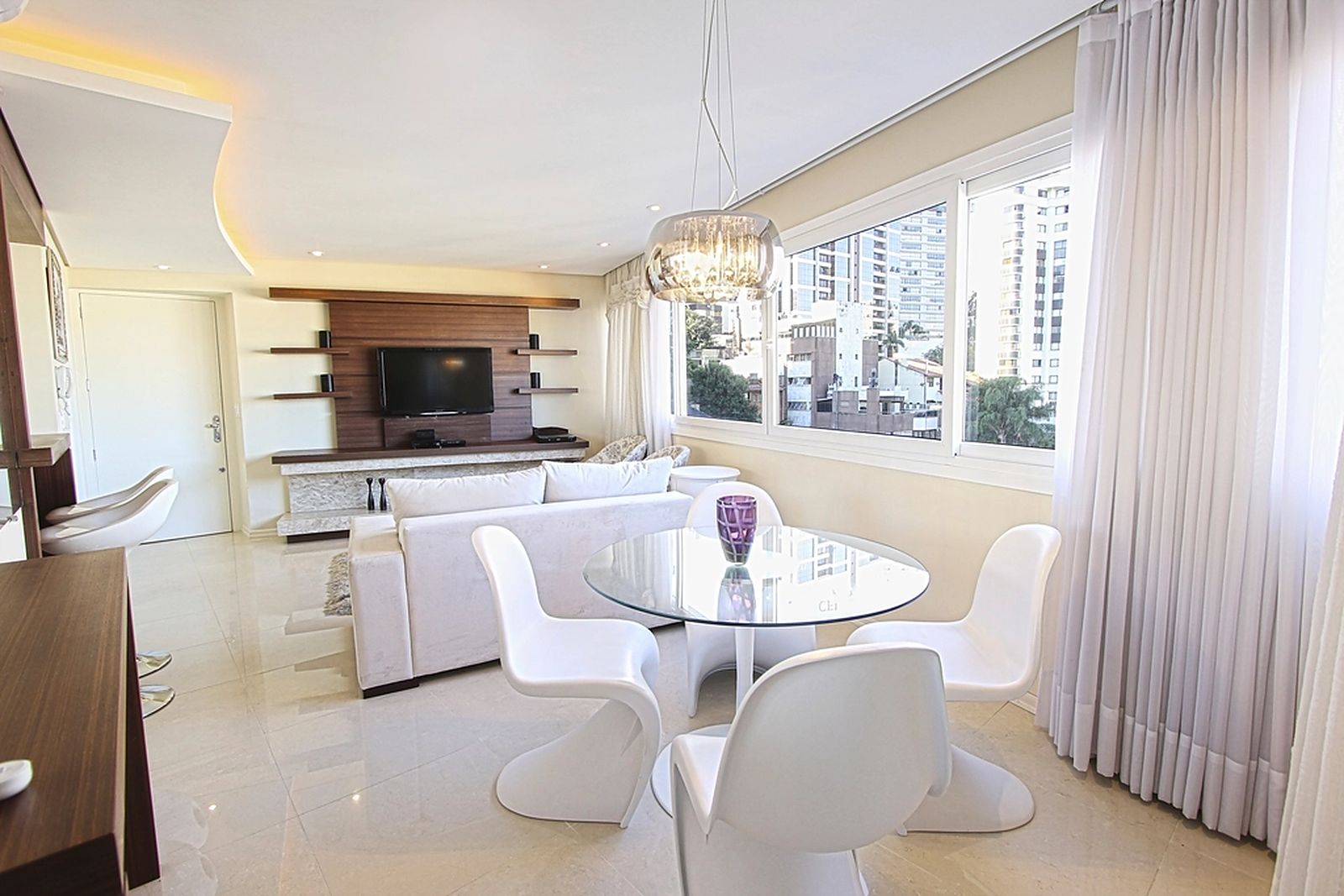 Bright living and dining space with floor-to-ceiling glazing