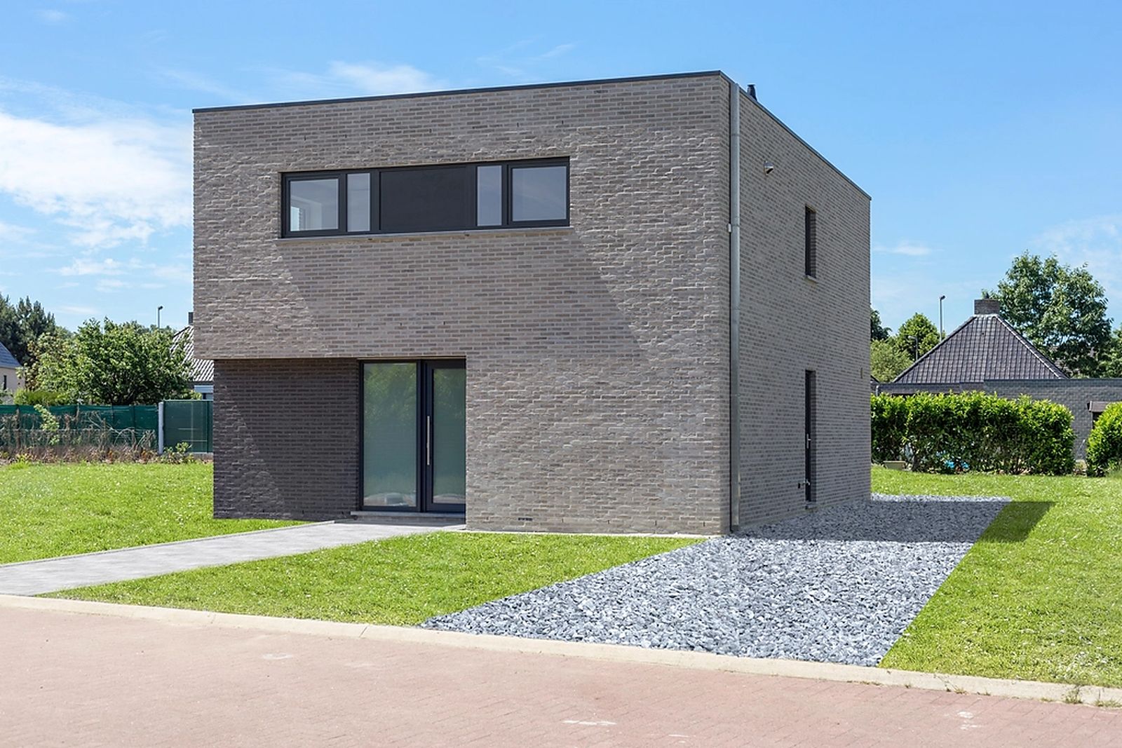 Contemporary property assessed for valuation